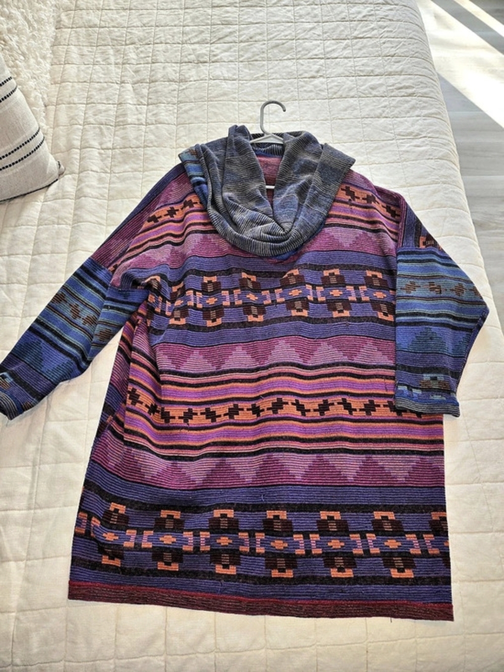 Seychelles Geometric Hooded Tunic in Purple & Pink Like New